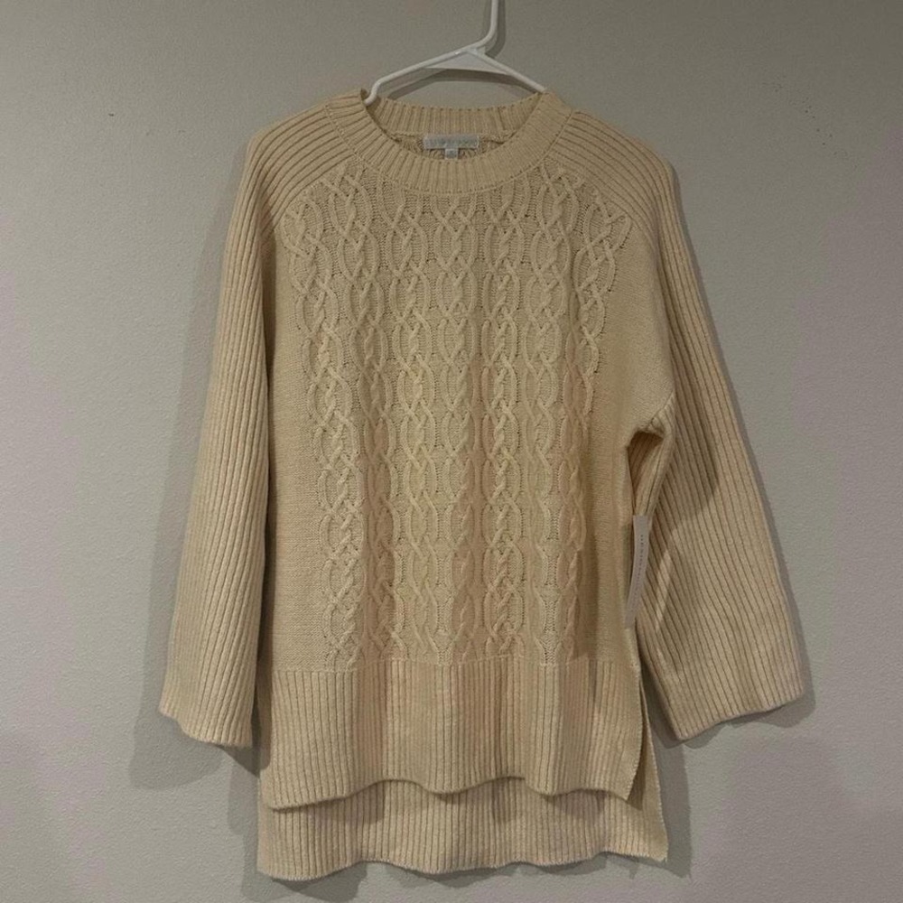 Design History brand sweater small very oversized and would fit up to a large.